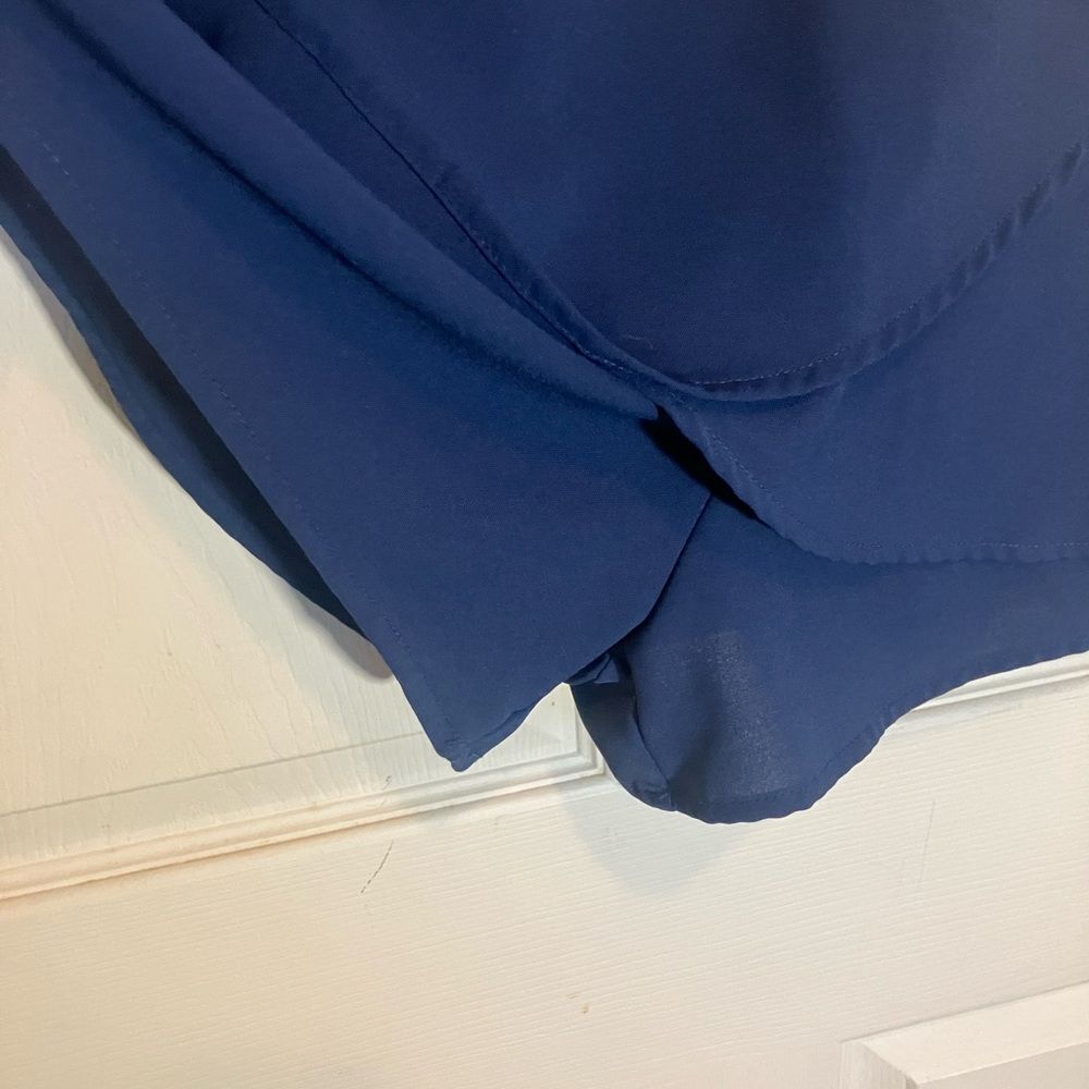 Source unknown, beautifully detailed short romper, size medium - Picture 2 of 3